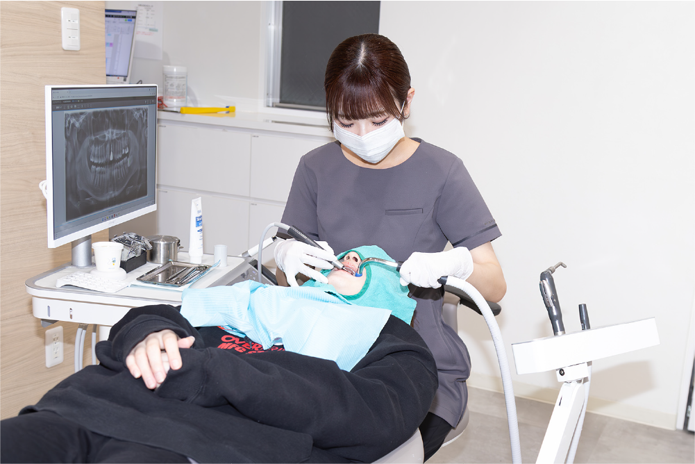 患者様のメンテナンスを行うスタッフ
